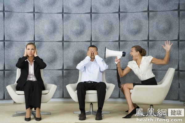 学者发现每天坐7小时以上易早亡，去健身房也没用
